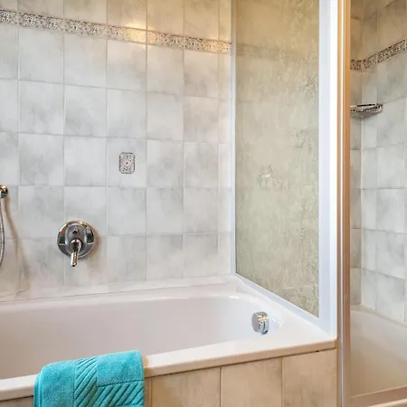 Drei-maedelhaus Ambs 3 *